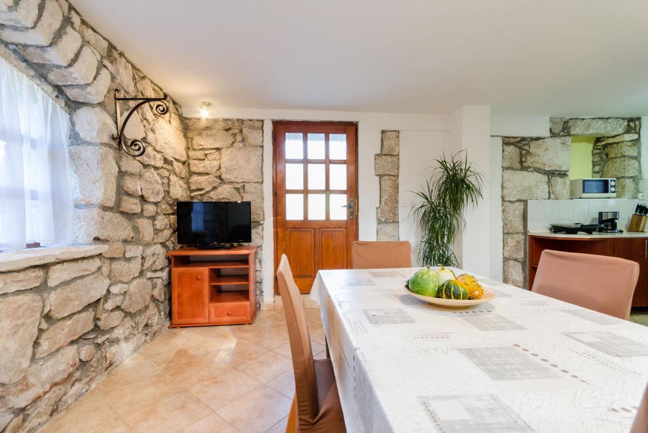 Josip Apartment *