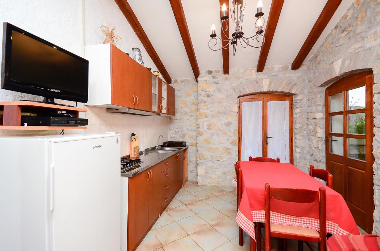 Josip Apartment *